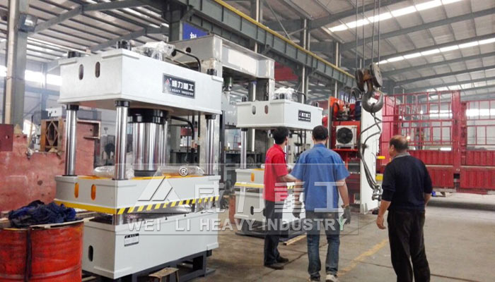 200噸三梁四柱液壓機(jī)